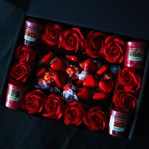 Lindt Lindor & Yankee Candle Signature Chocolate Hamper With Red Roses