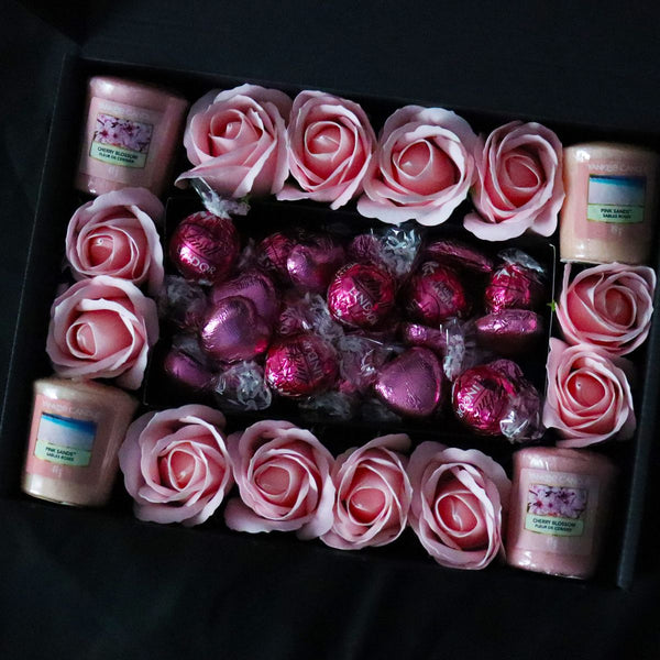 Yankee Candle Ultimate Gift Hamper With Pink Roses